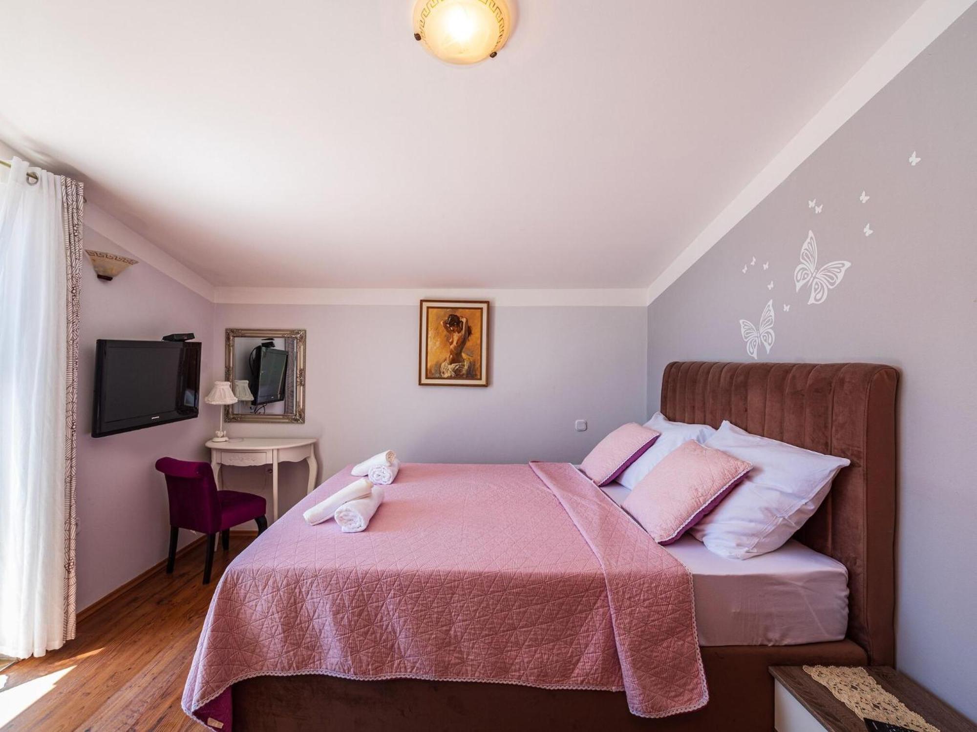 Beautiful Holiday Home With Private Pool, Nice Garden With Relax Area, Taverne Maslenica Exterior photo